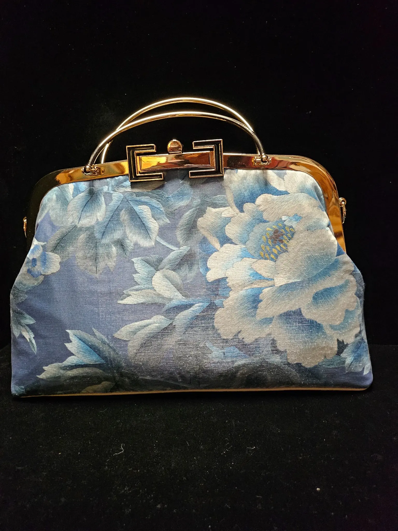 Blue Peony Evening Bag · 蓝色牡丹汴绣包